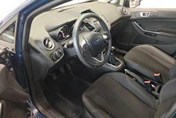 sininen Ford Fiesta 2015 kuva 3.