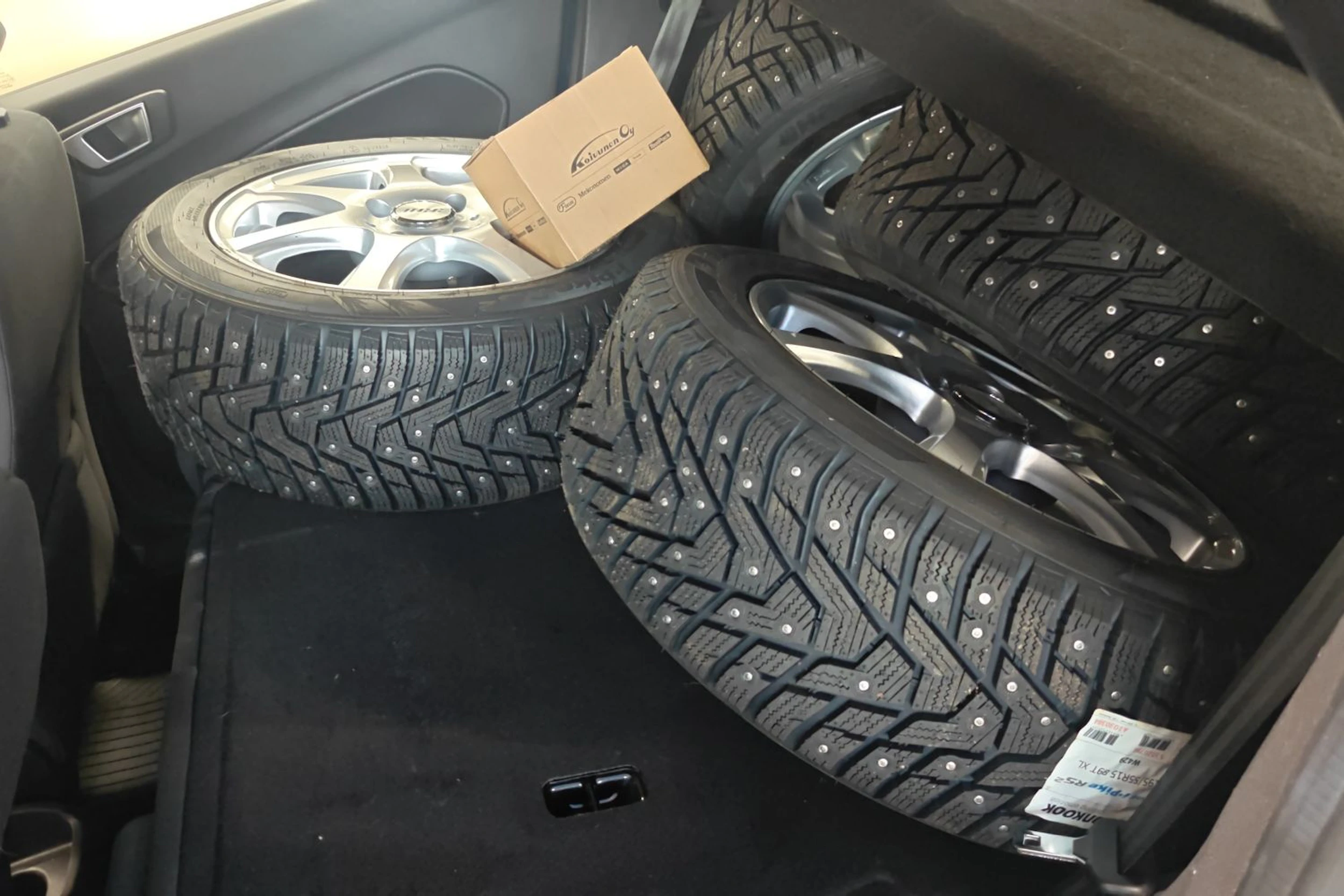 sininen Ford Fiesta 2015 kuva 5.