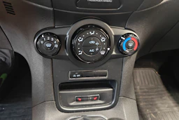 sininen Ford Fiesta 2015 kuva 6.