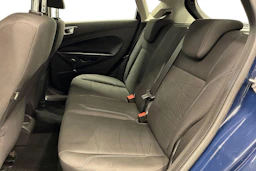 sininen Ford Fiesta 2015 kuva 8.