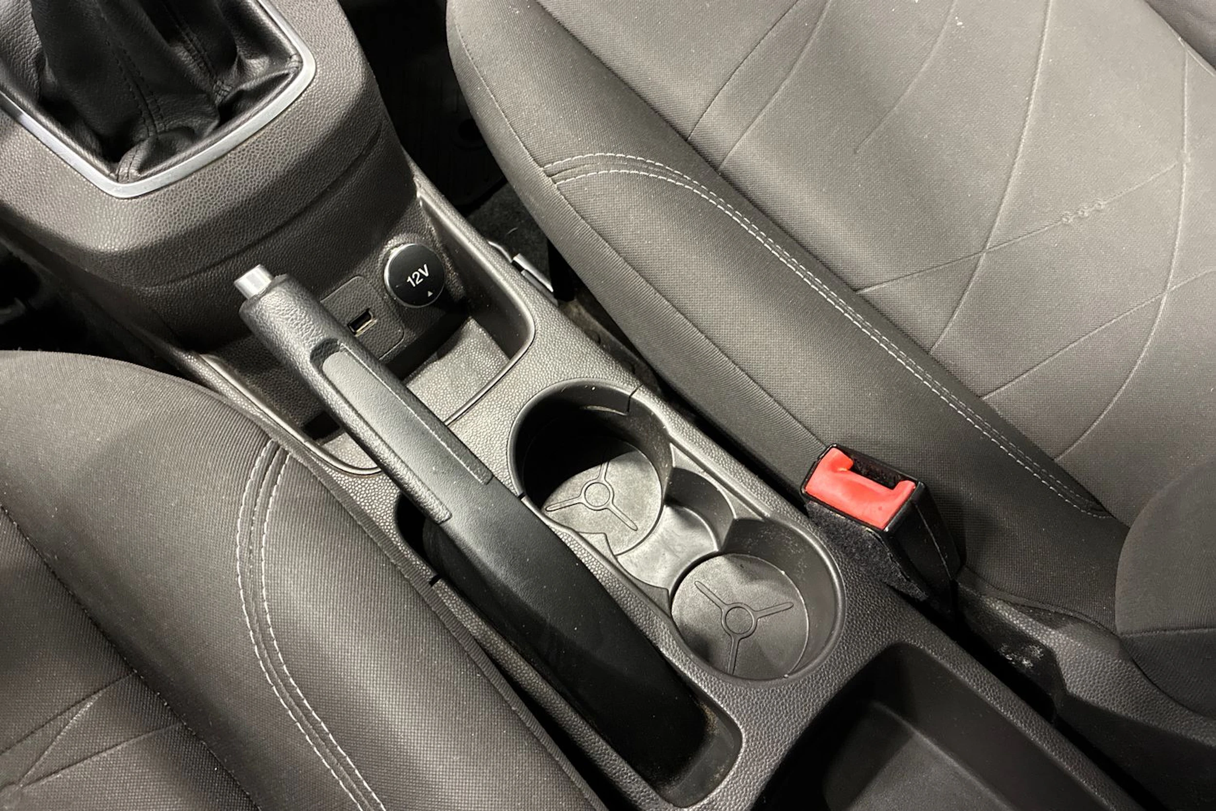 sininen Ford Fiesta 2015 kuva 16.