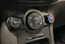 sininen Ford Fiesta 2015 kuva 18.