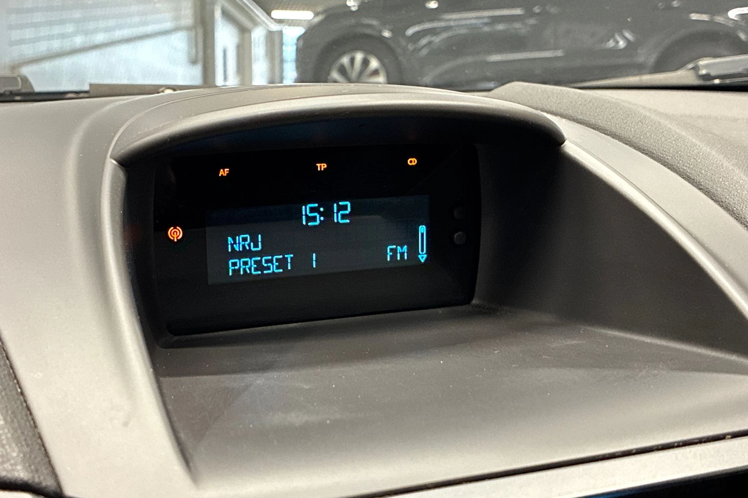 sininen Ford Fiesta 2015 kuva 20.