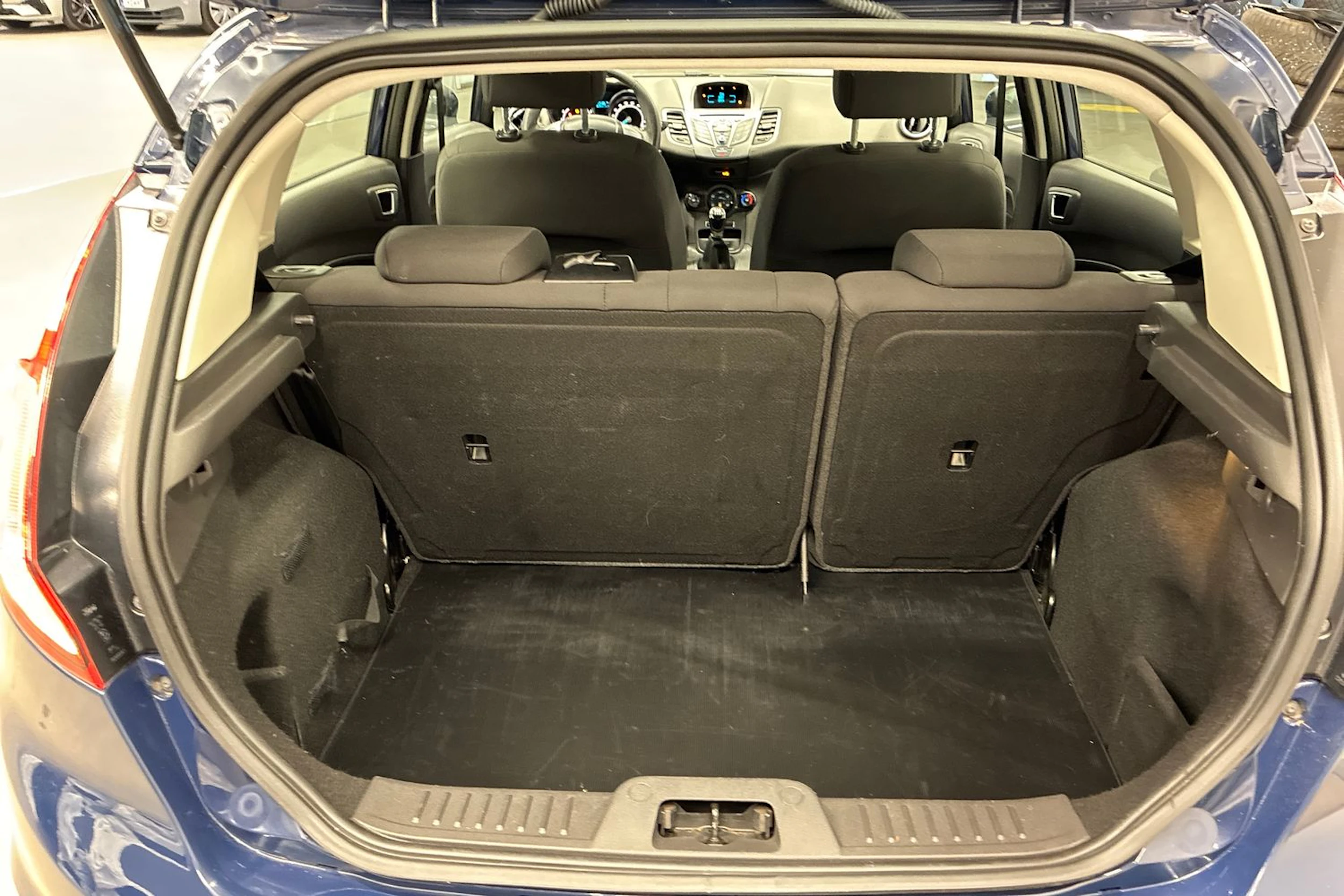sininen Ford Fiesta 2015 kuva 22.