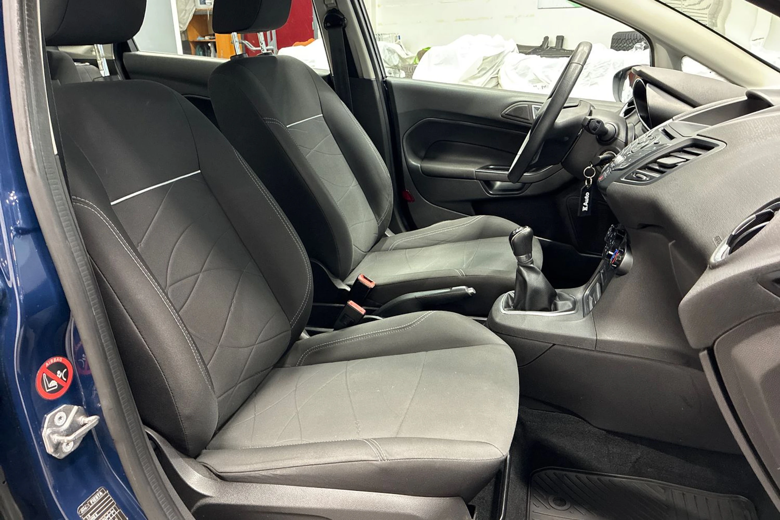 sininen Ford Fiesta 2015 kuva 23.