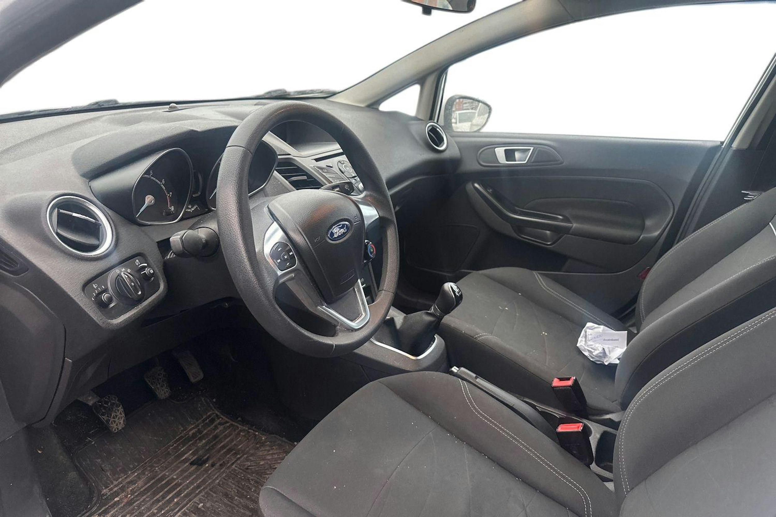 Valkoinen Ford FIESTA 2015 kuva 3.