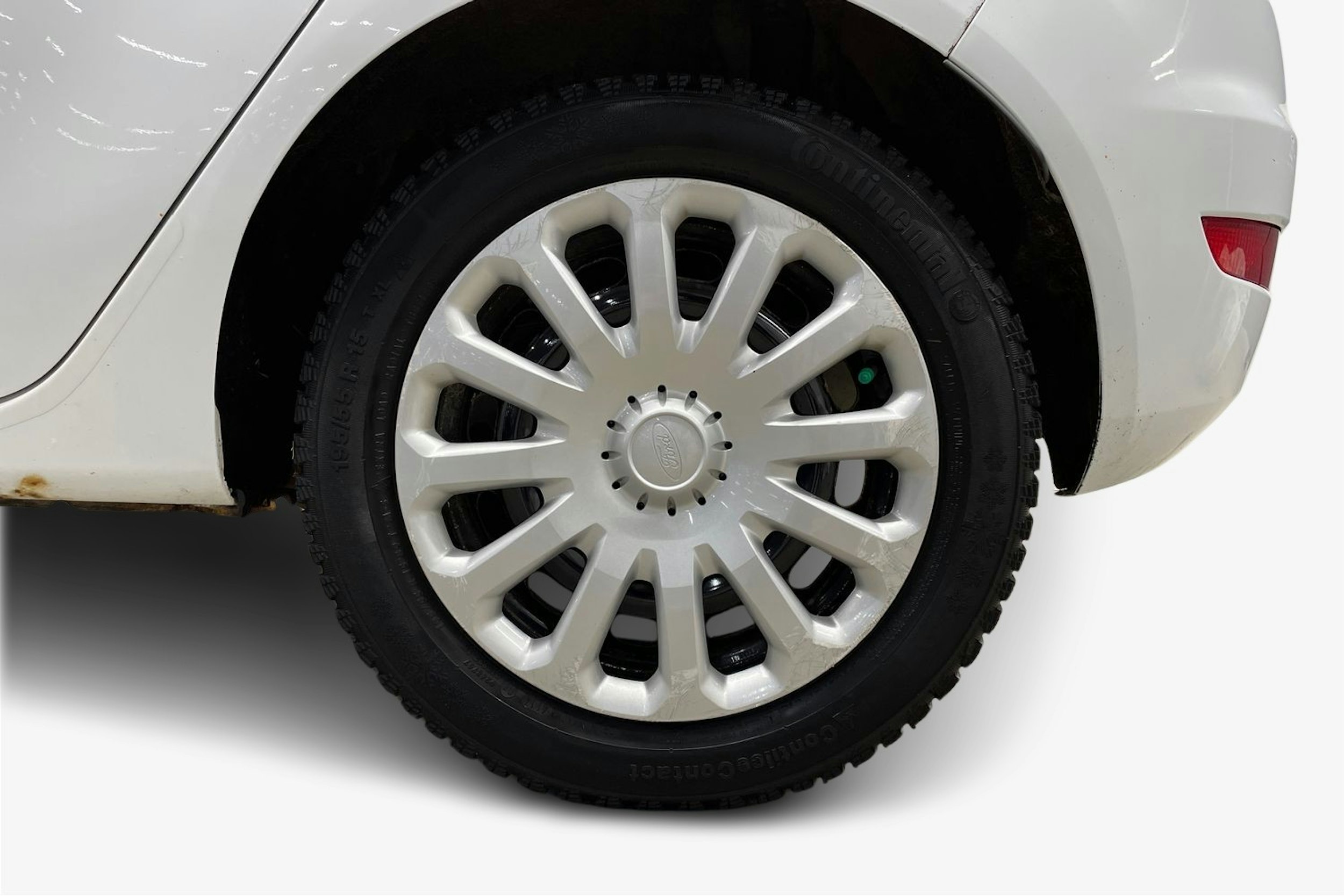 Valkoinen Ford FIESTA 2015 kuva 11.