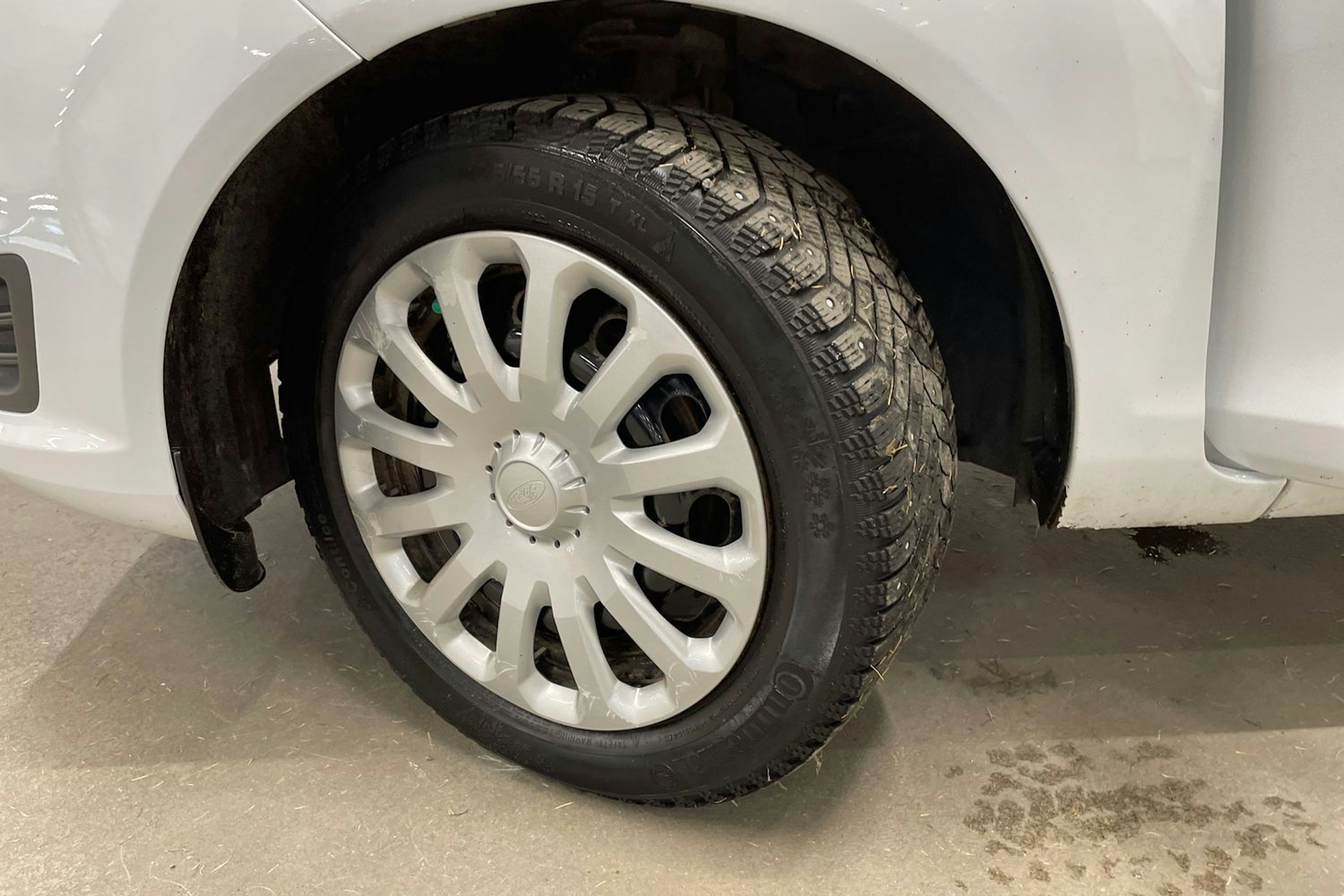 Valkoinen Ford FIESTA 2015 kuva 13.