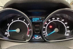 Valkoinen Ford FIESTA 2015 kuva 15.