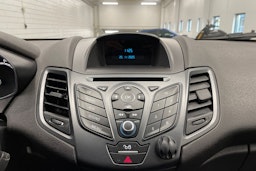 Valkoinen Ford FIESTA 2015 kuva 16.