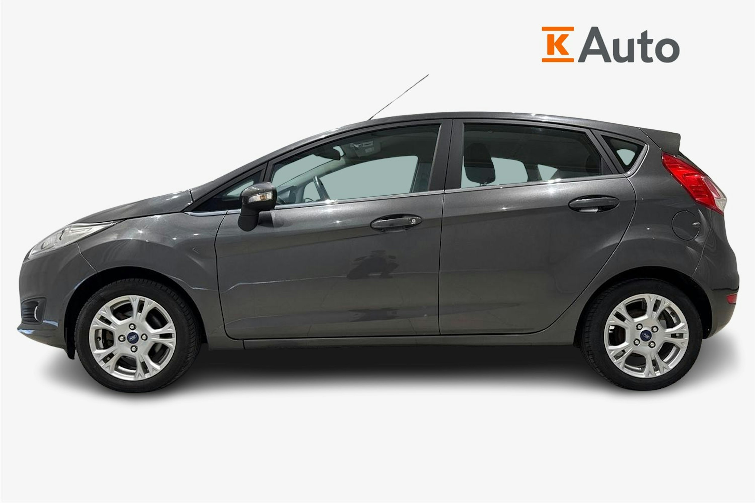 harmaa Ford Fiesta 2015 kuva 6.