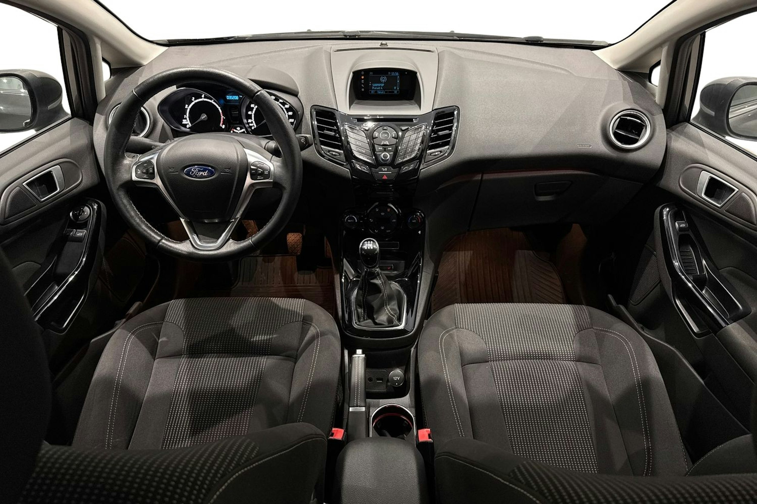 harmaa Ford Fiesta 2015 kuva 9.