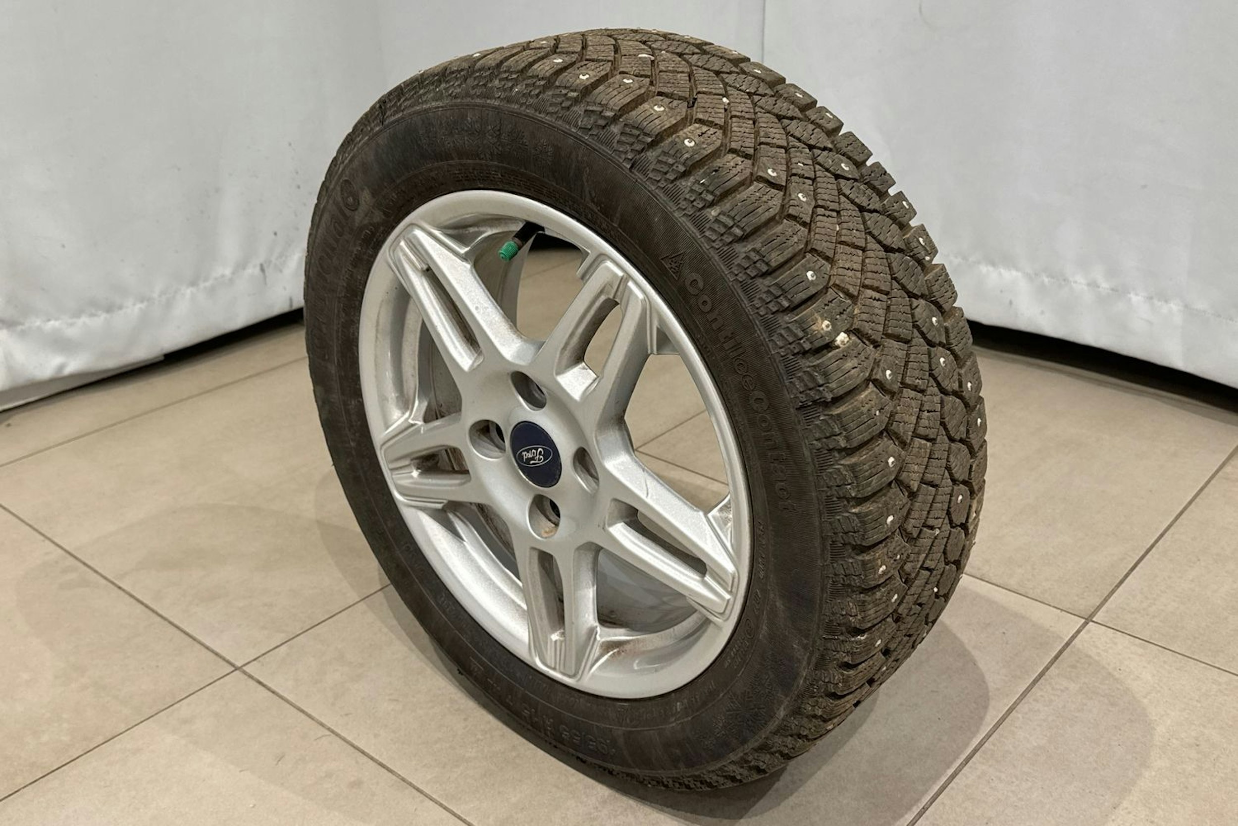 harmaa Ford Fiesta 2015 kuva 13.