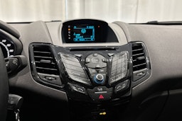 harmaa Ford Fiesta 2015 kuva 17.