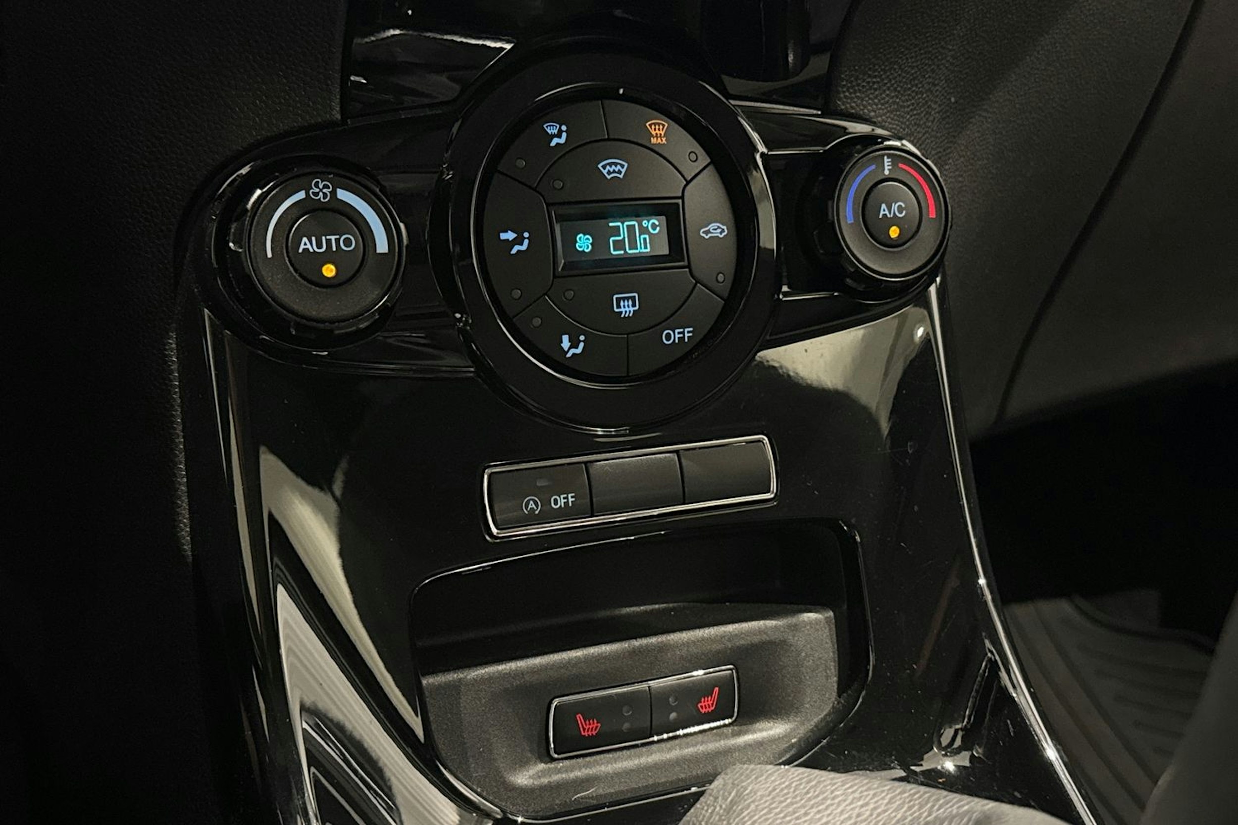 harmaa Ford Fiesta 2015 kuva 19.