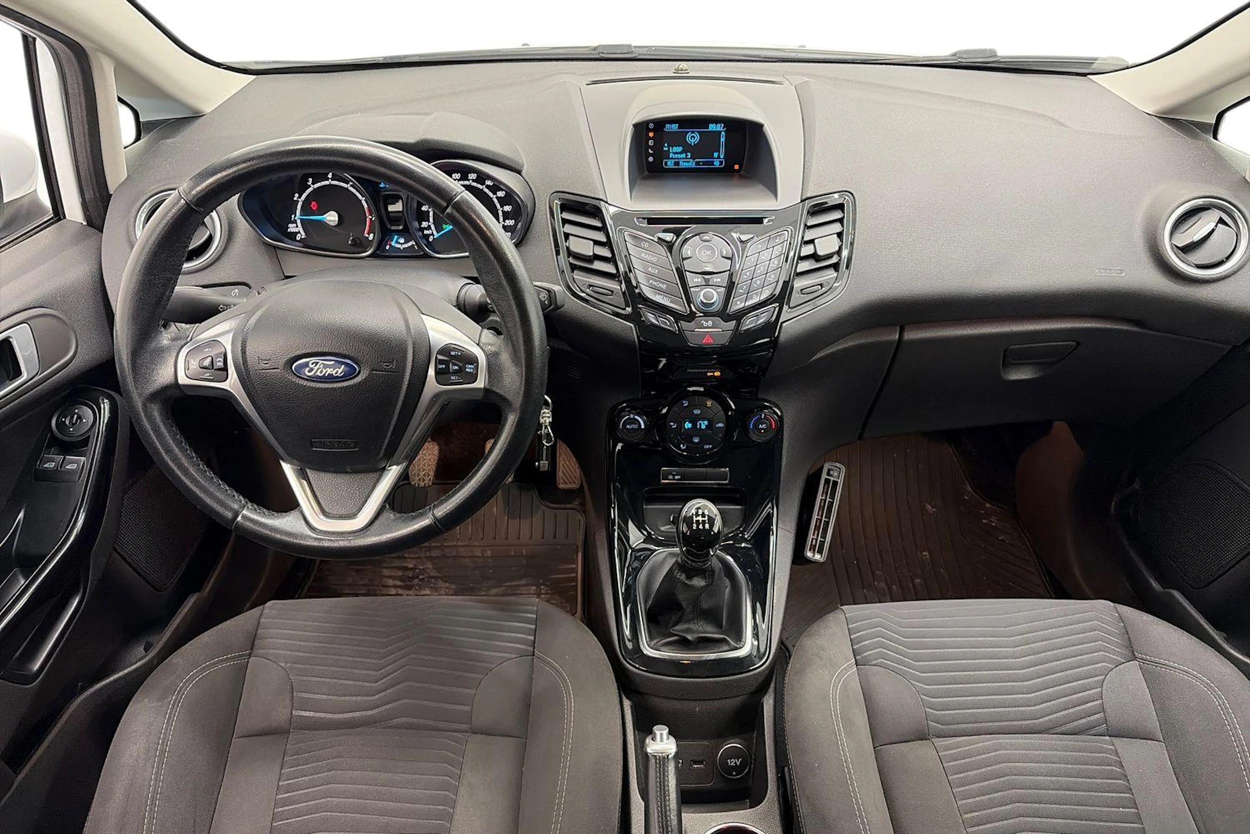 Valkoinen Ford FIESTA 2015 kuva 9.