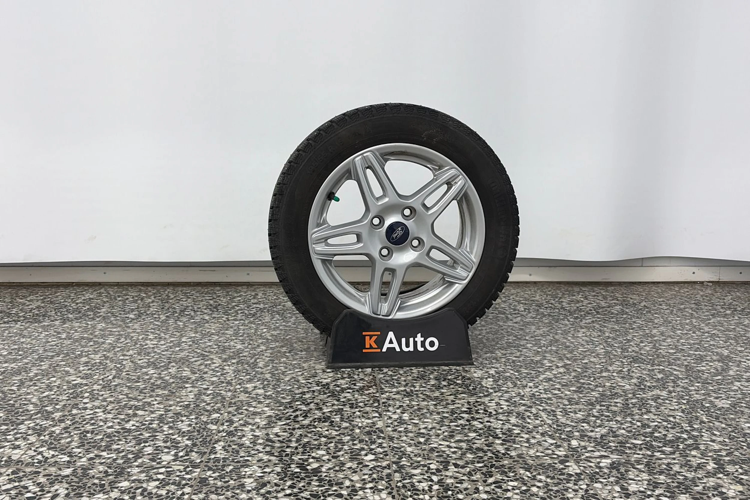 Valkoinen Ford FIESTA 2015 kuva 13.