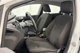 Valkoinen Ford FIESTA 2015 kuva 16.