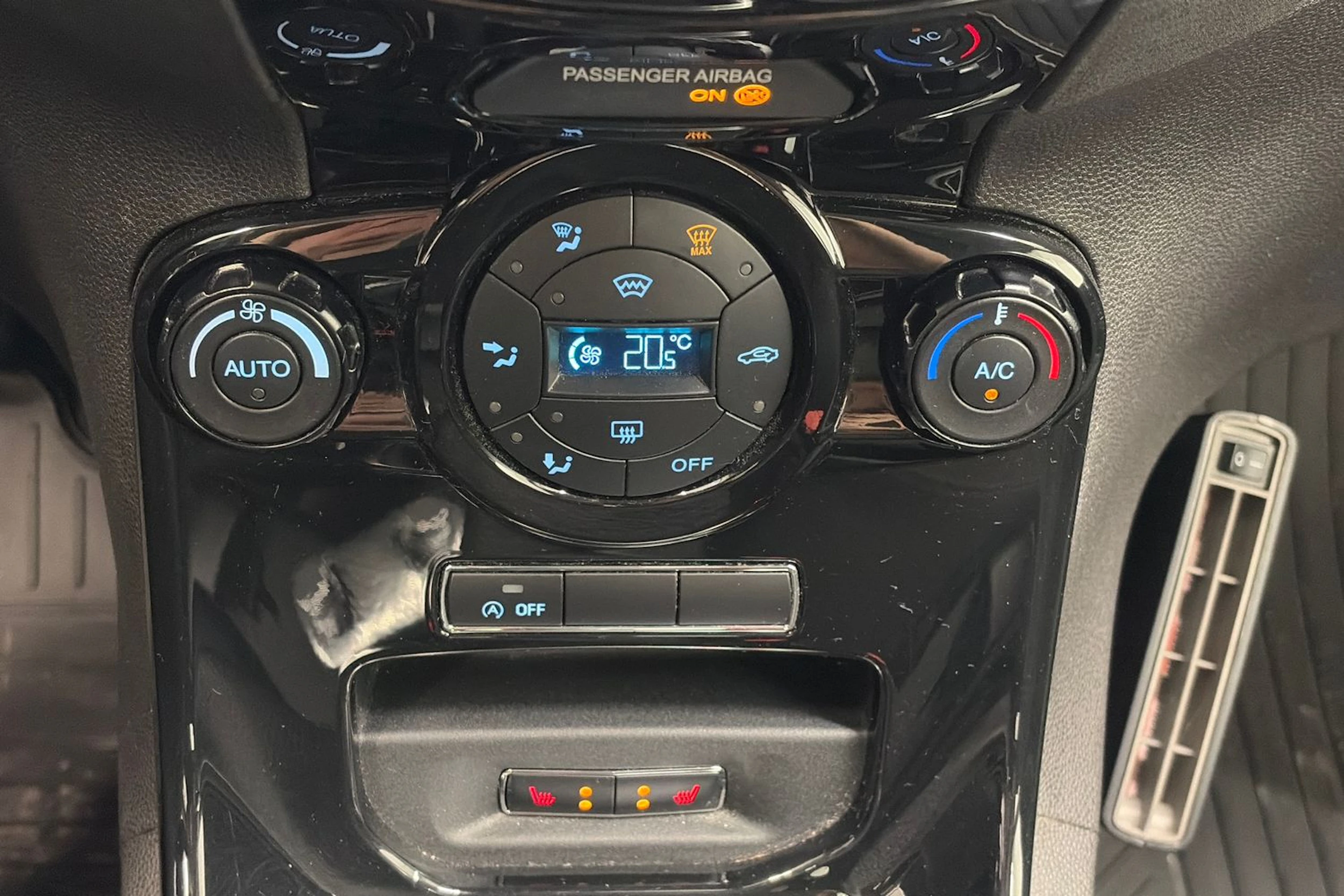 Valkoinen Ford FIESTA 2015 kuva 22.