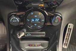 Valkoinen Ford FIESTA 2015 kuva 22.