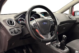 punainen Ford Fiesta 2015 kuva 3.
