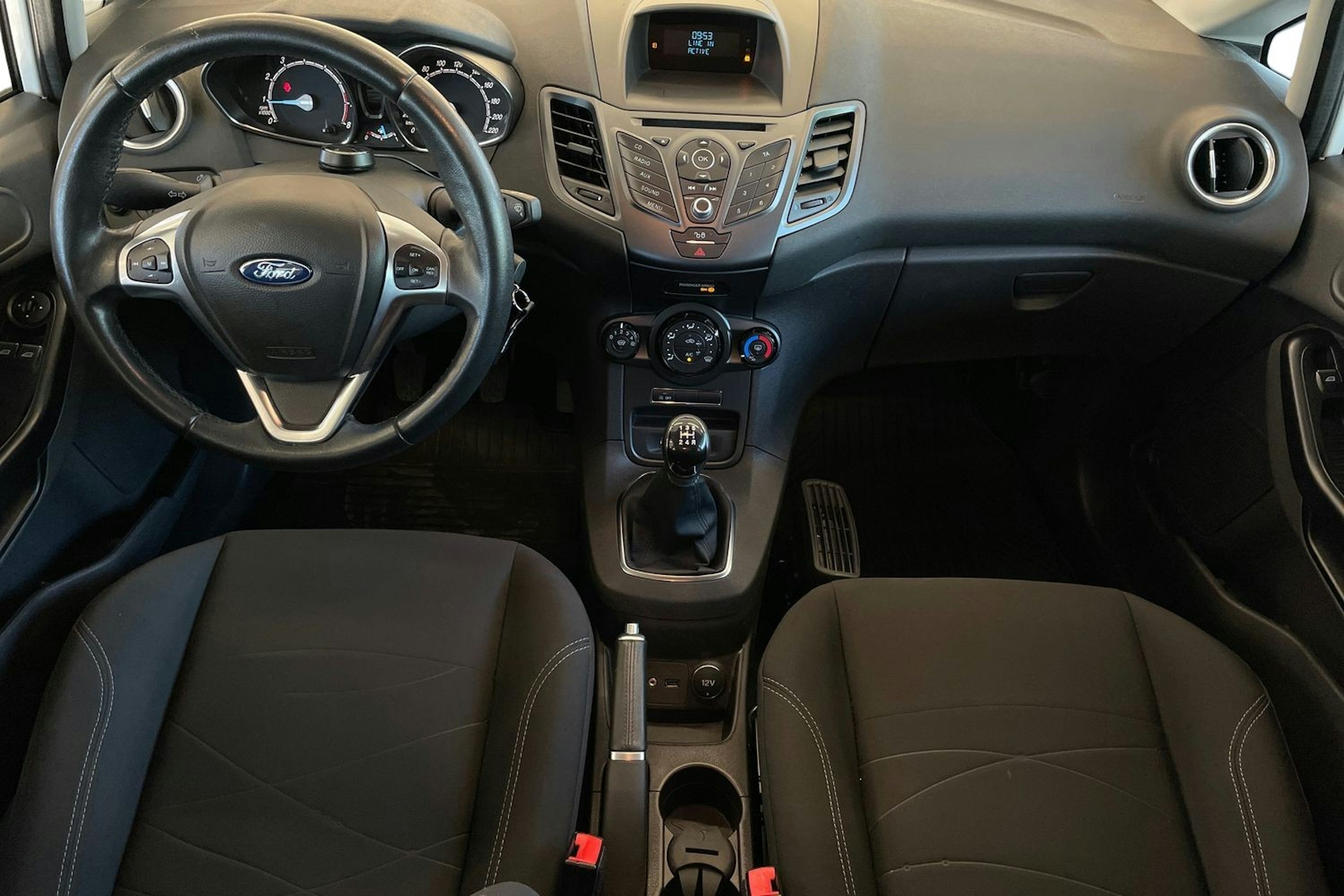 Valkoinen Ford FIESTA 2015 kuva 9.