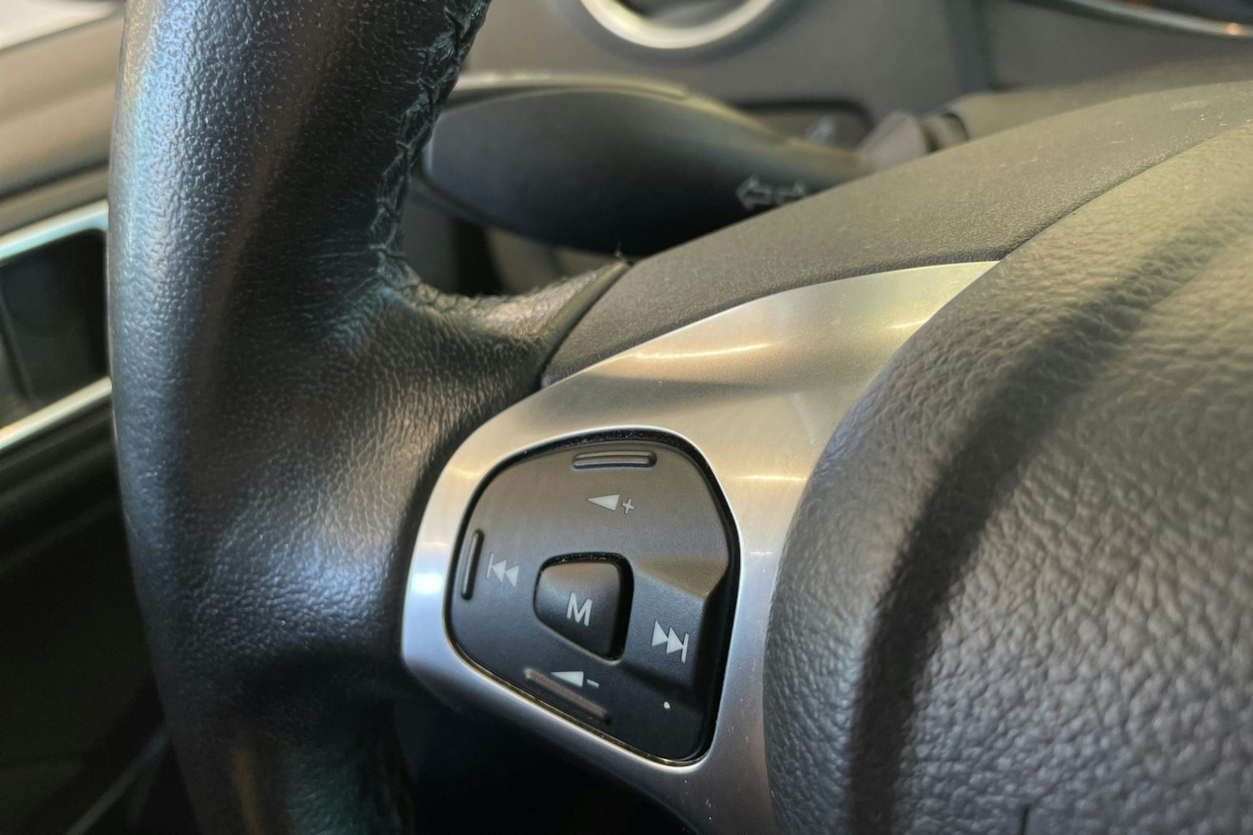 Valkoinen Ford FIESTA 2015 kuva 15.