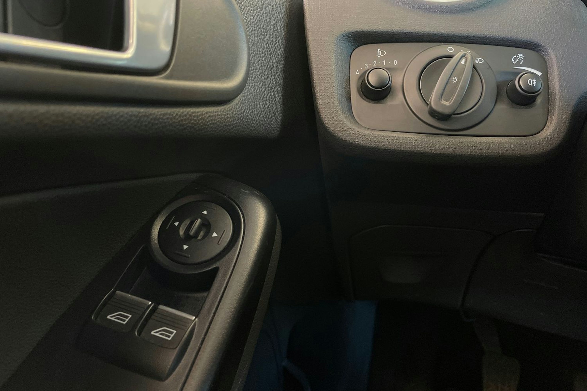 Valkoinen Ford FIESTA 2015 kuva 17.