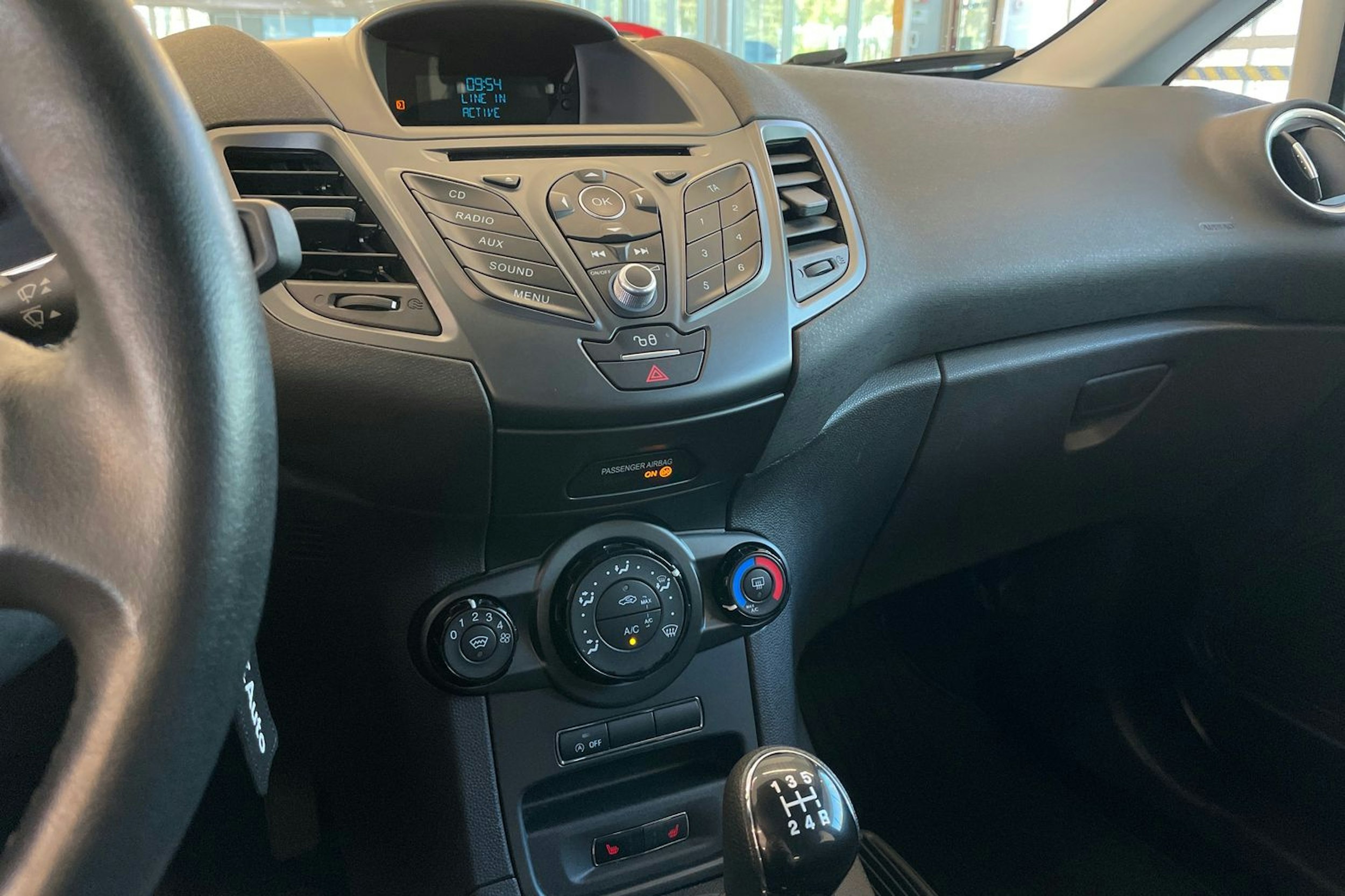 Valkoinen Ford FIESTA 2015 kuva 18.
