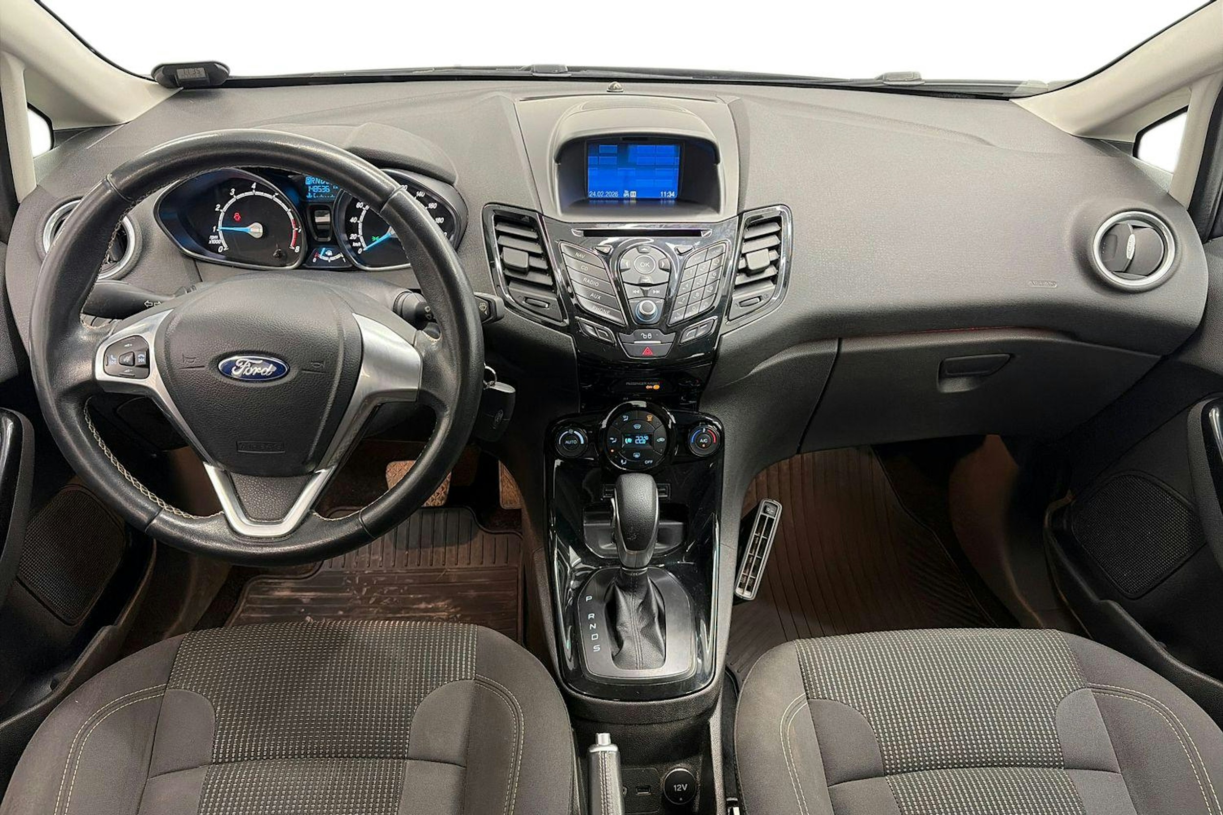 harmaa Ford Fiesta 2016 kuva 9.