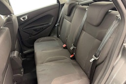 harmaa Ford Fiesta 2016 kuva 10.