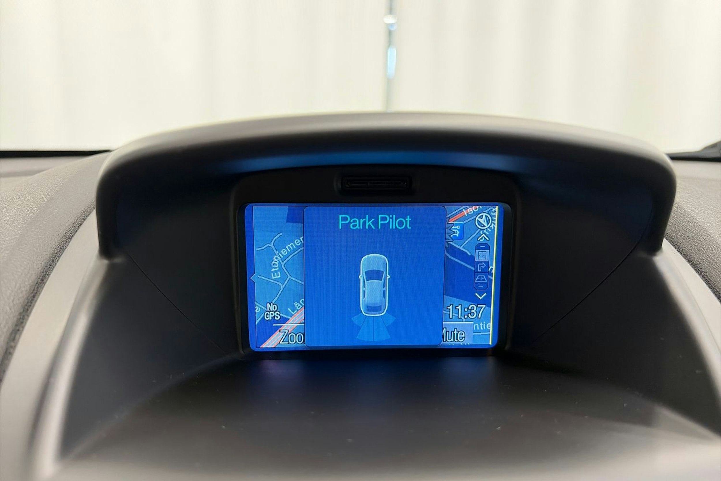 harmaa Ford Fiesta 2016 kuva 18.