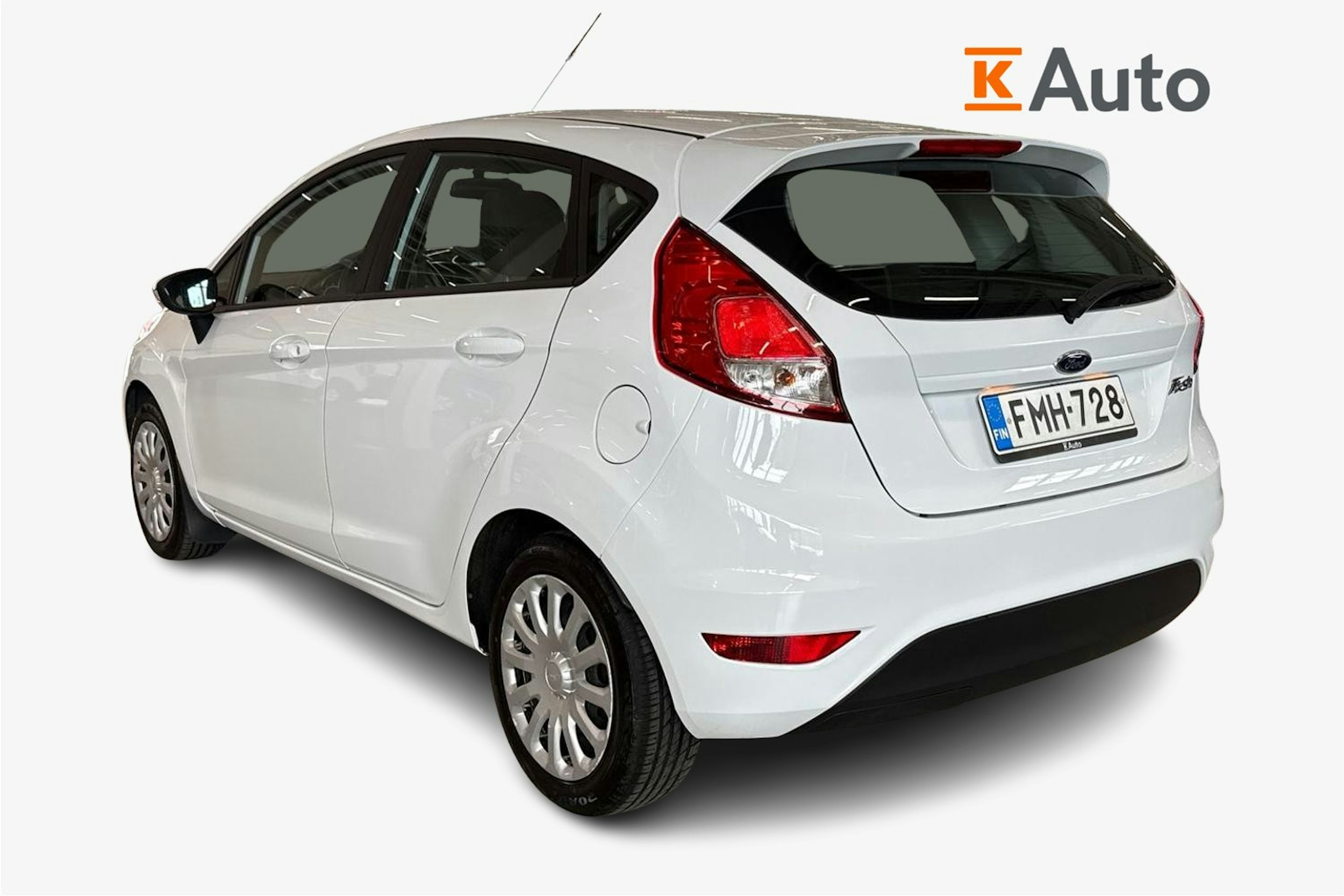valkoinen Ford Fiesta 2016 kuva 2.