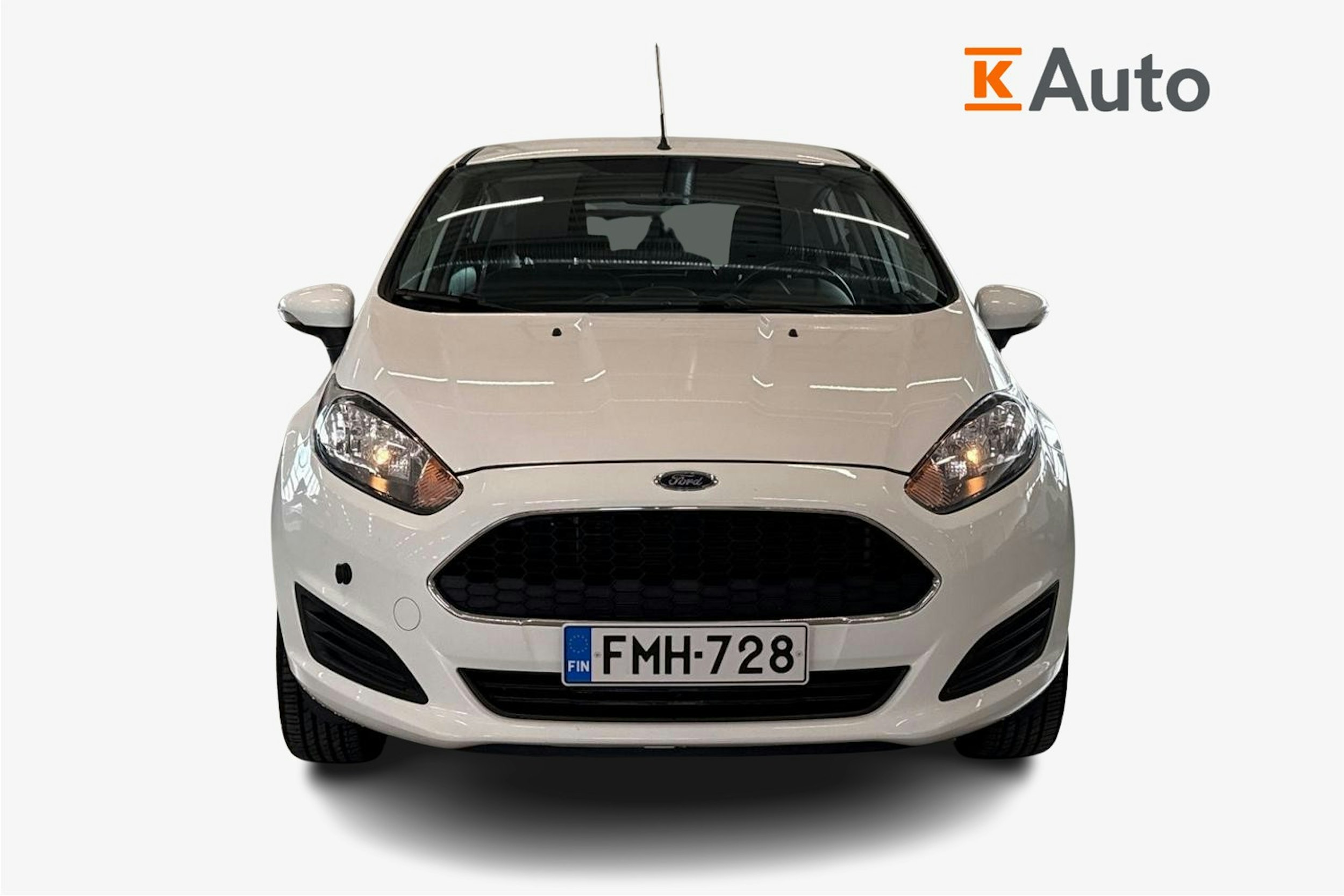 valkoinen Ford Fiesta 2016 kuva 4.