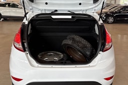 valkoinen Ford Fiesta 2016 kuva 11.
