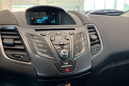 valkoinen Ford Fiesta 2016 kuva 15.