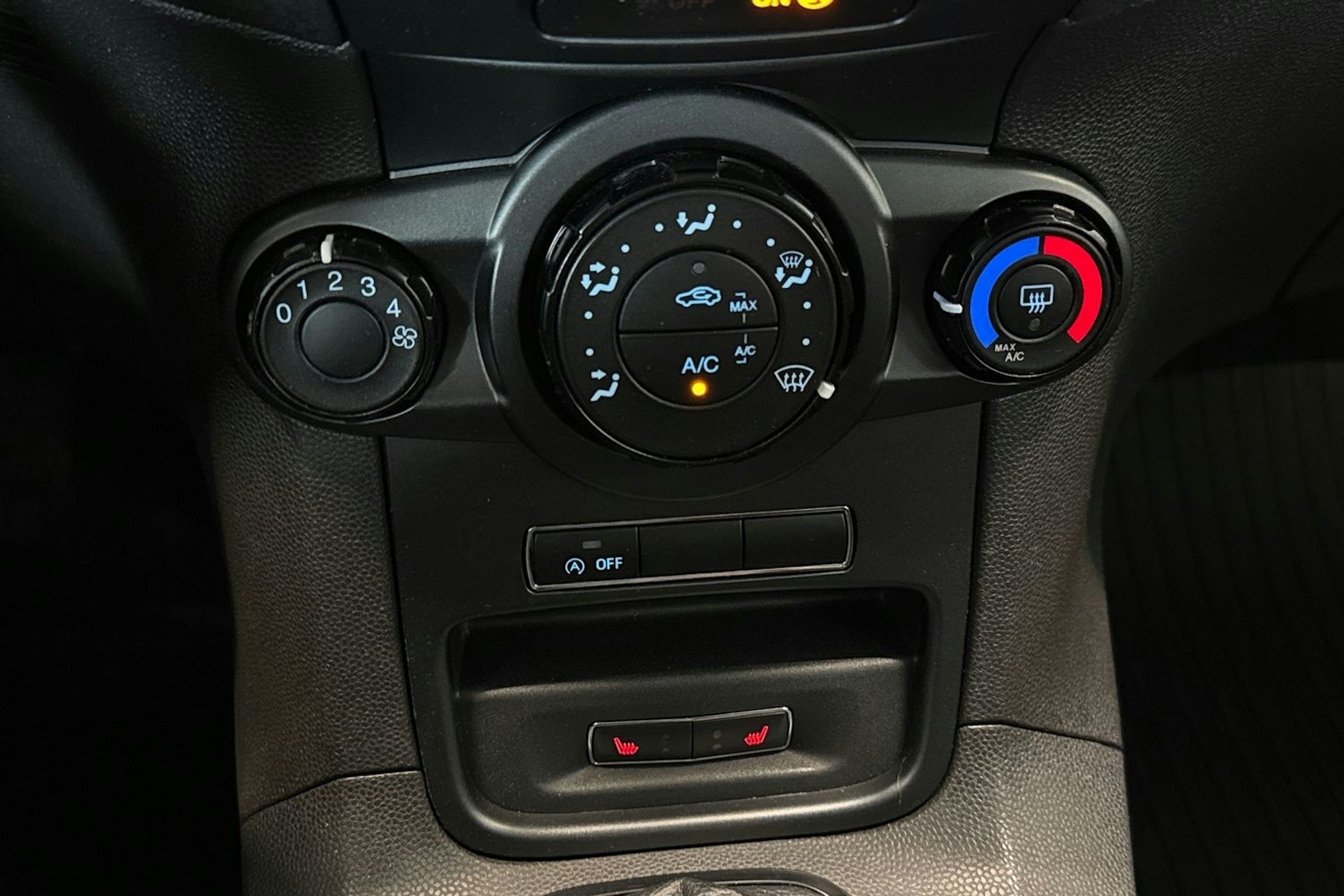 valkoinen Ford Fiesta 2016 kuva 16.
