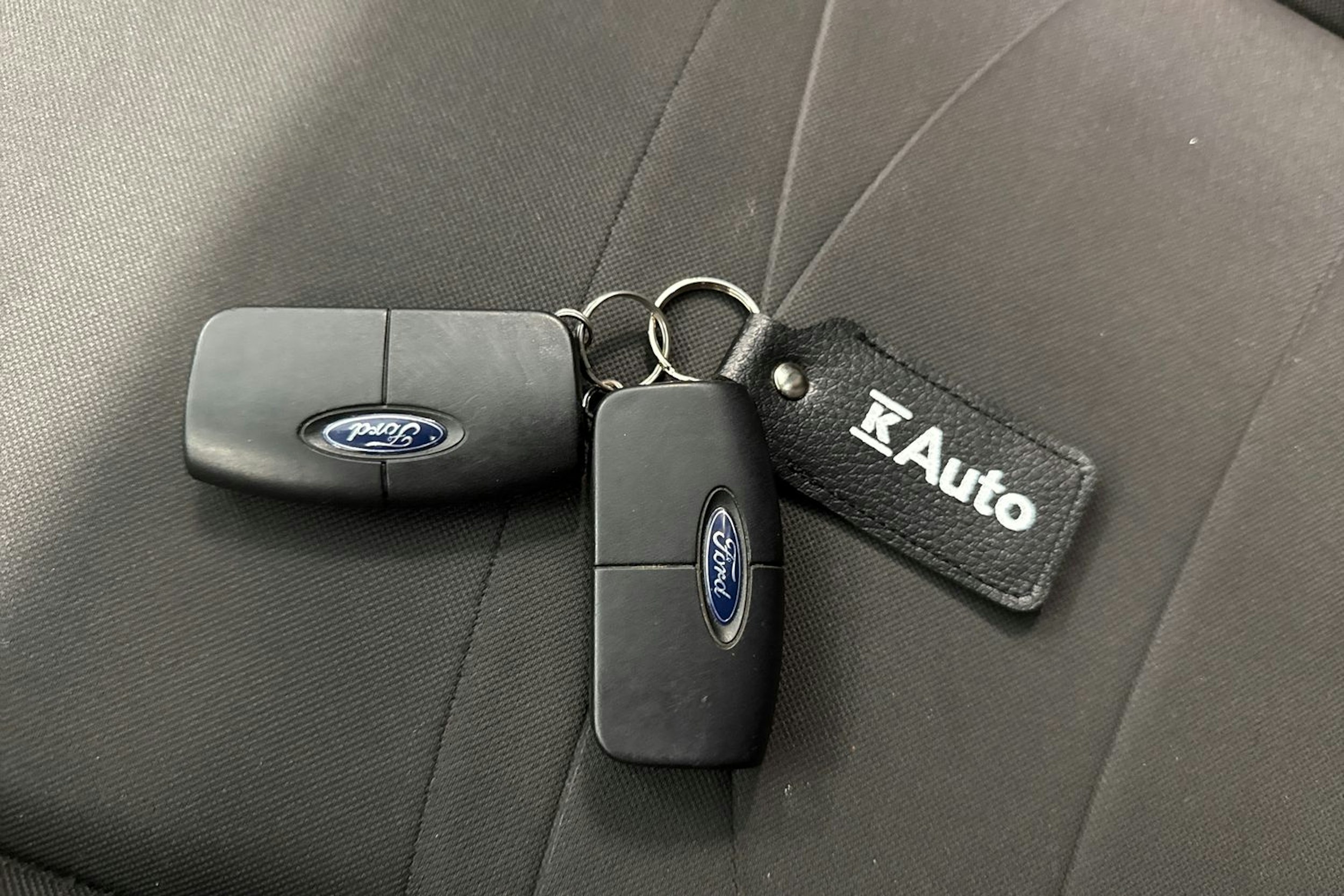 valkoinen Ford Fiesta 2016 kuva 17.