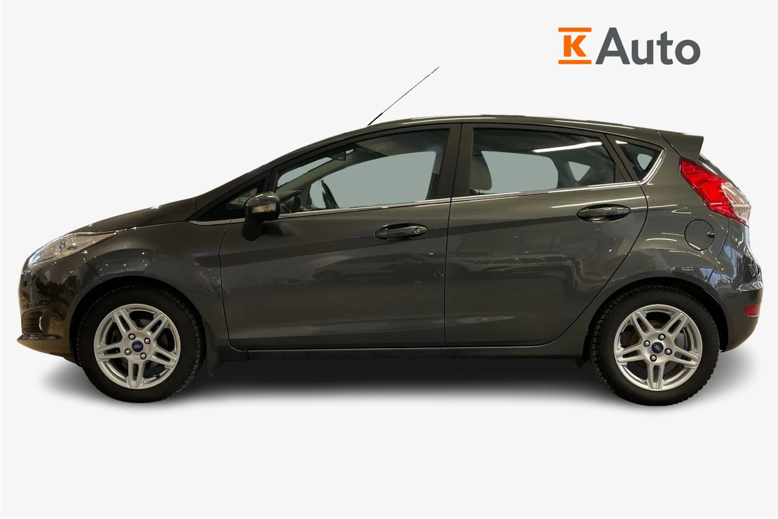harmaa Ford Fiesta 2016 kuva 5.