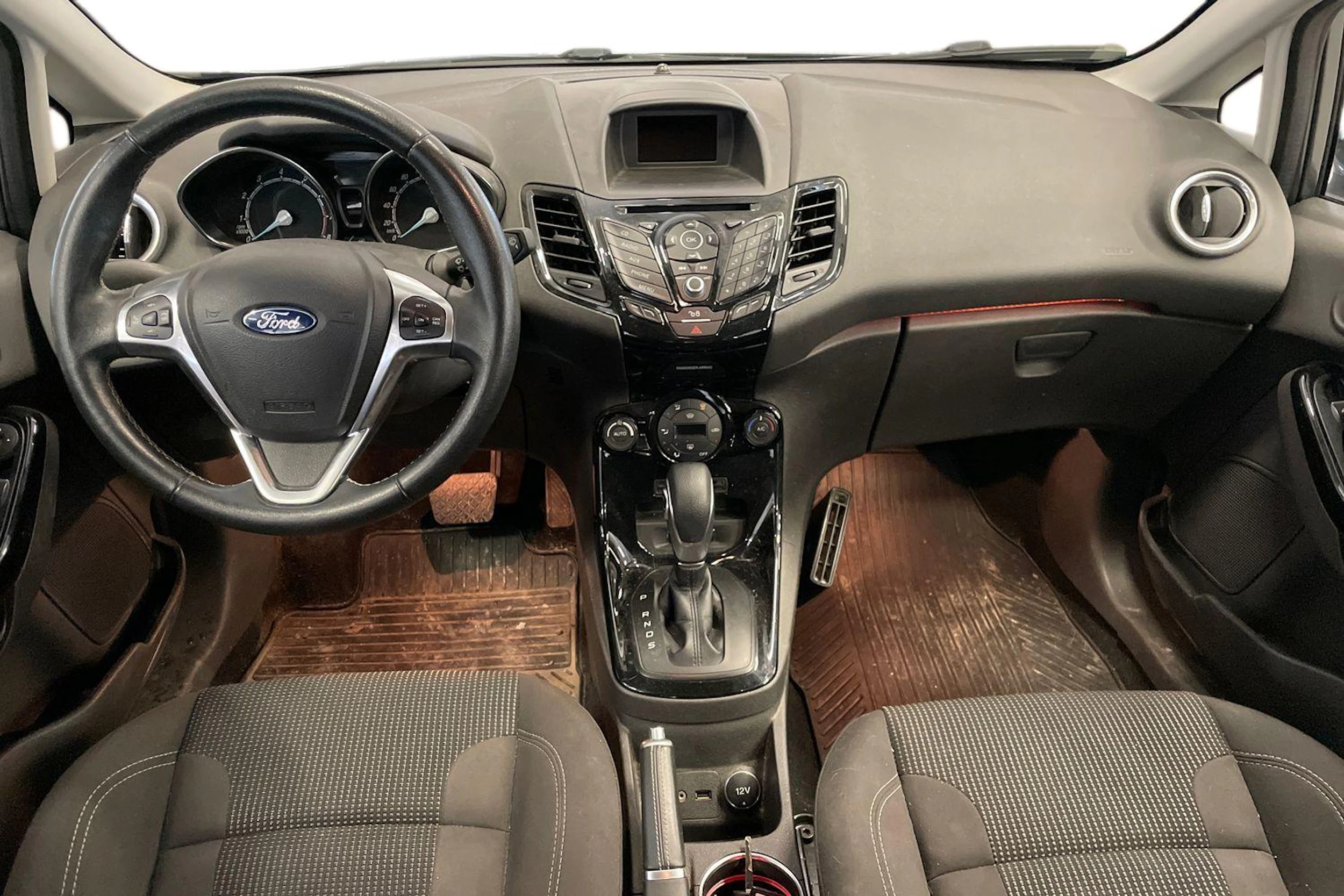 harmaa Ford Fiesta 2016 kuva 7.