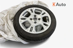 harmaa Ford Fiesta 2016 kuva 9.