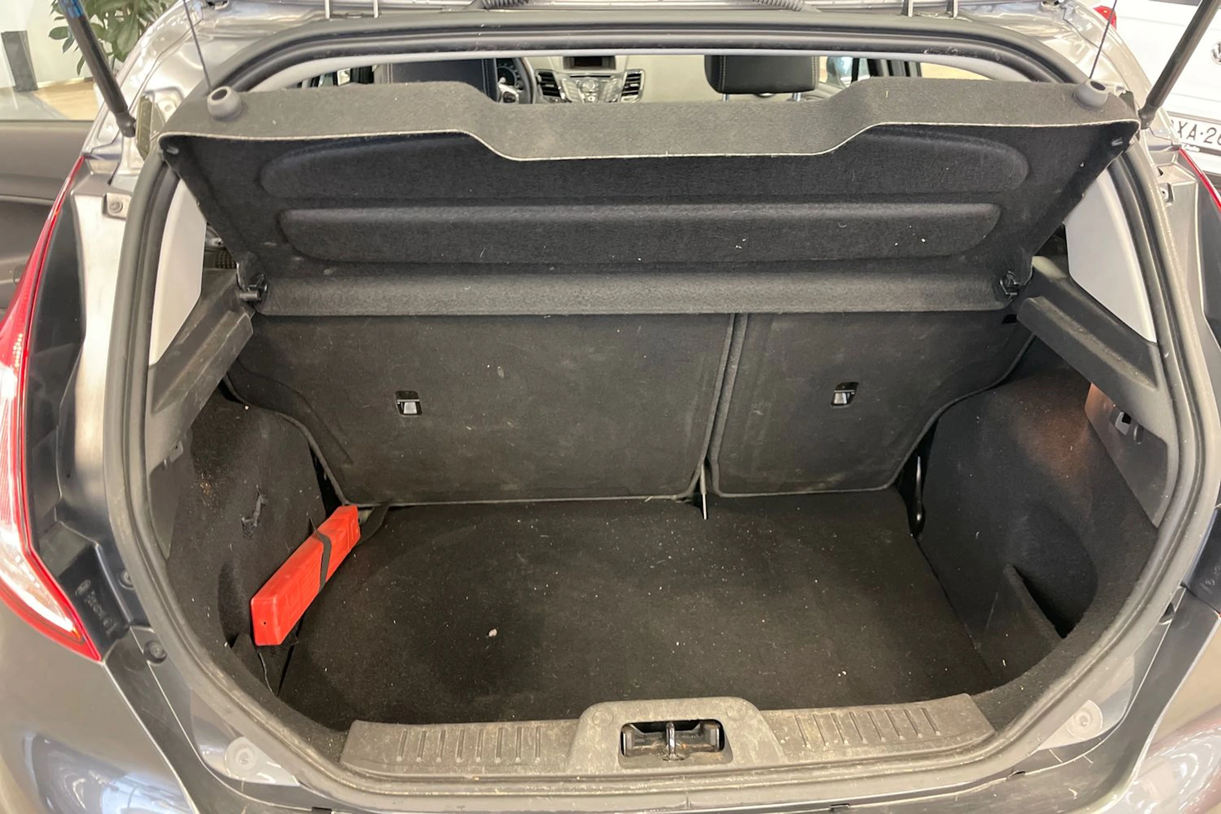 harmaa Ford Fiesta 2016 kuva 11.