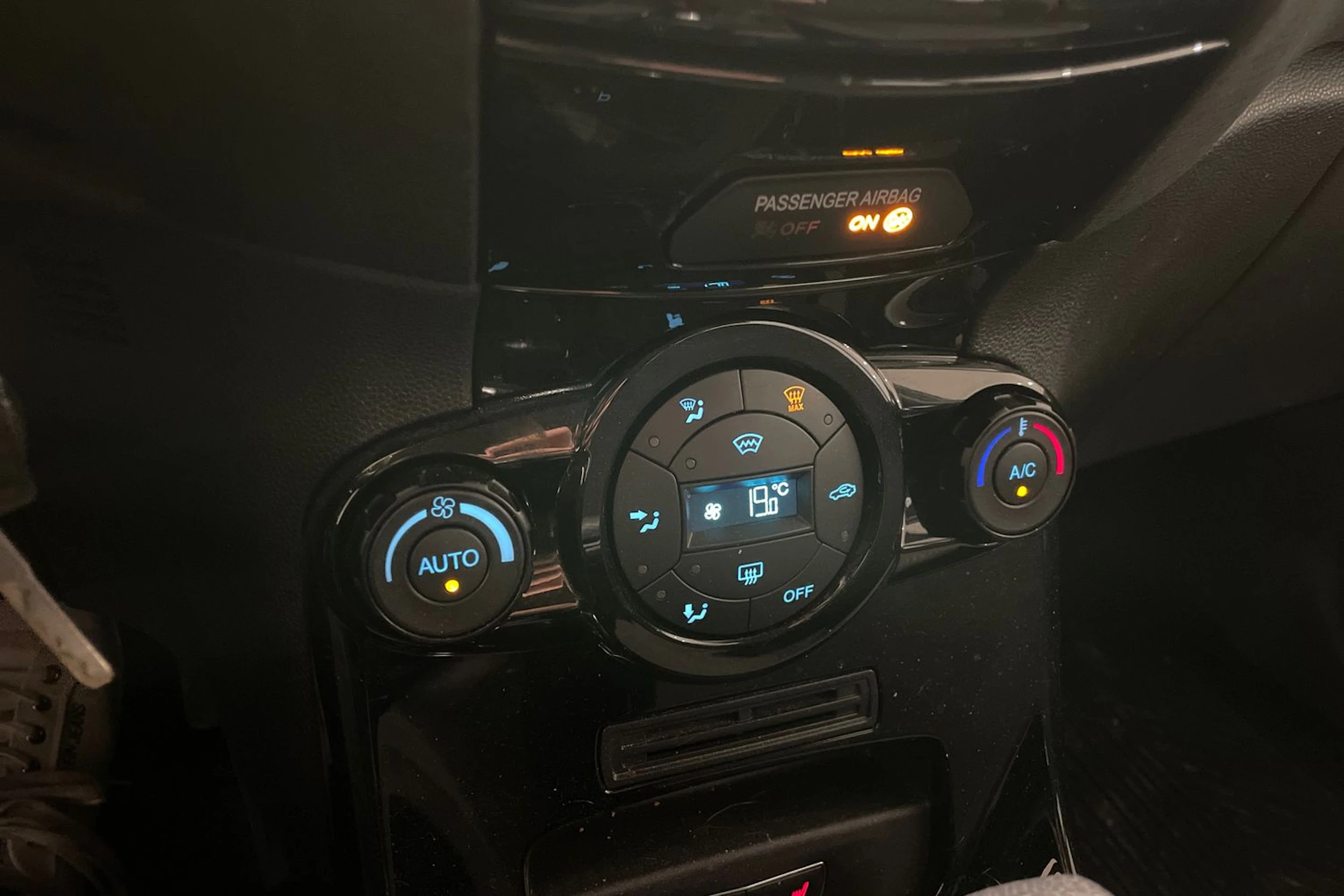 harmaa Ford Fiesta 2016 kuva 15.