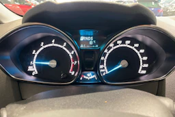 harmaa Ford Fiesta 2016 kuva 16.