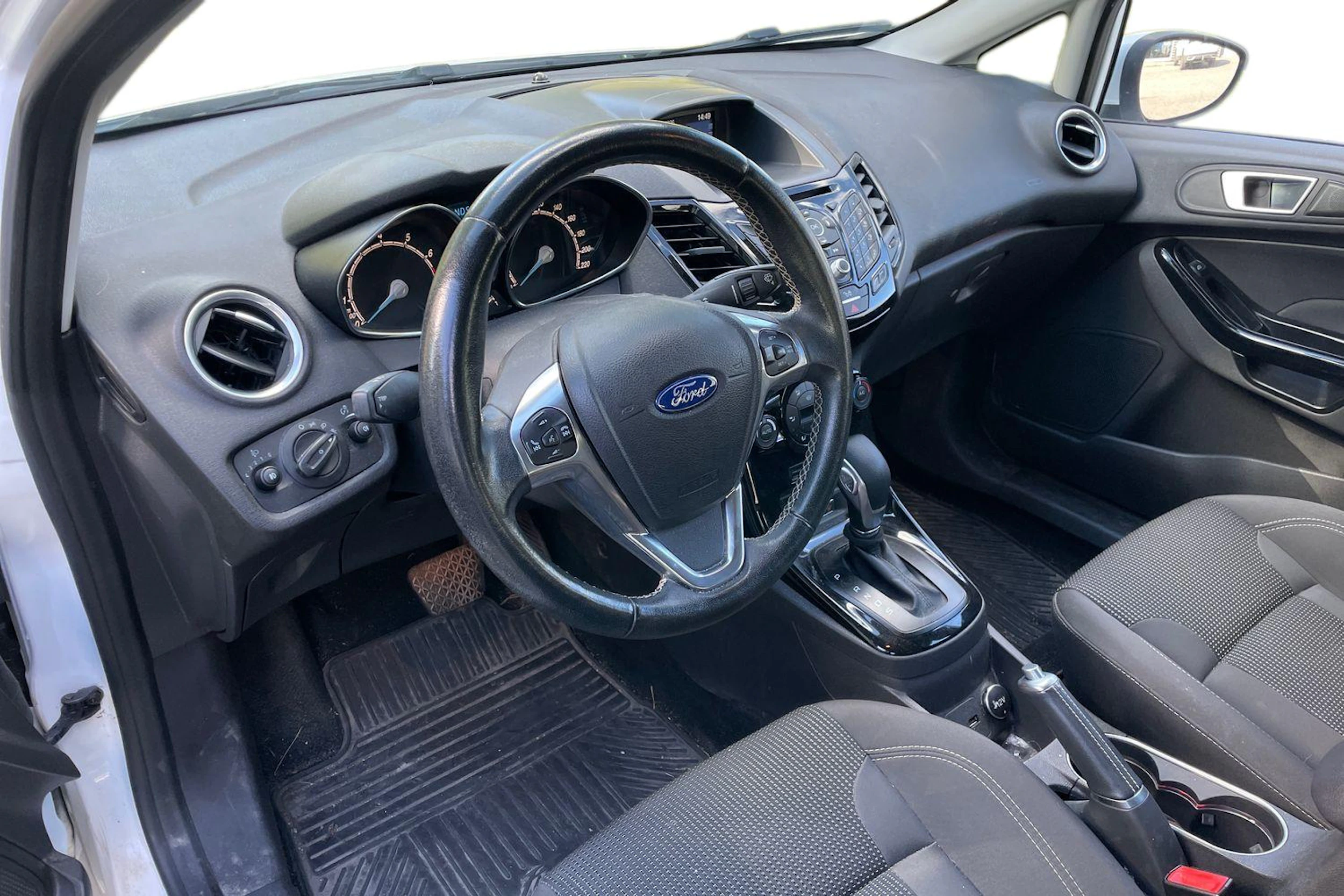 Valkoinen Ford FIESTA 2016 kuva 3.