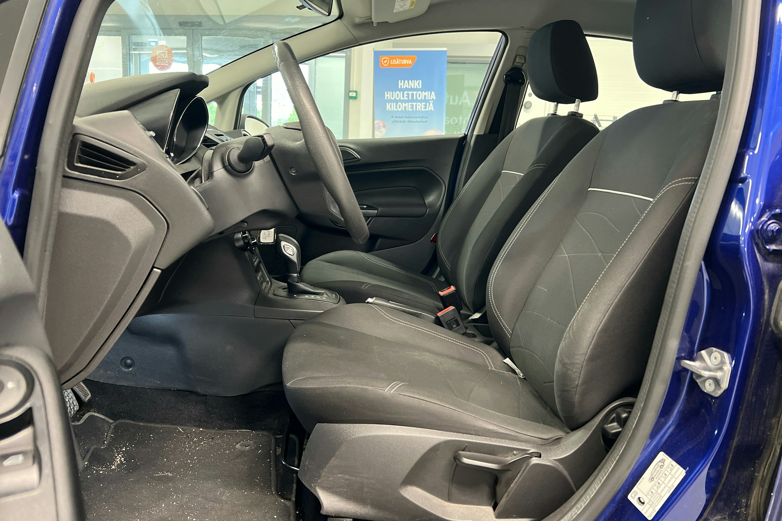 sininen Ford Fiesta 2016 kuva 3.