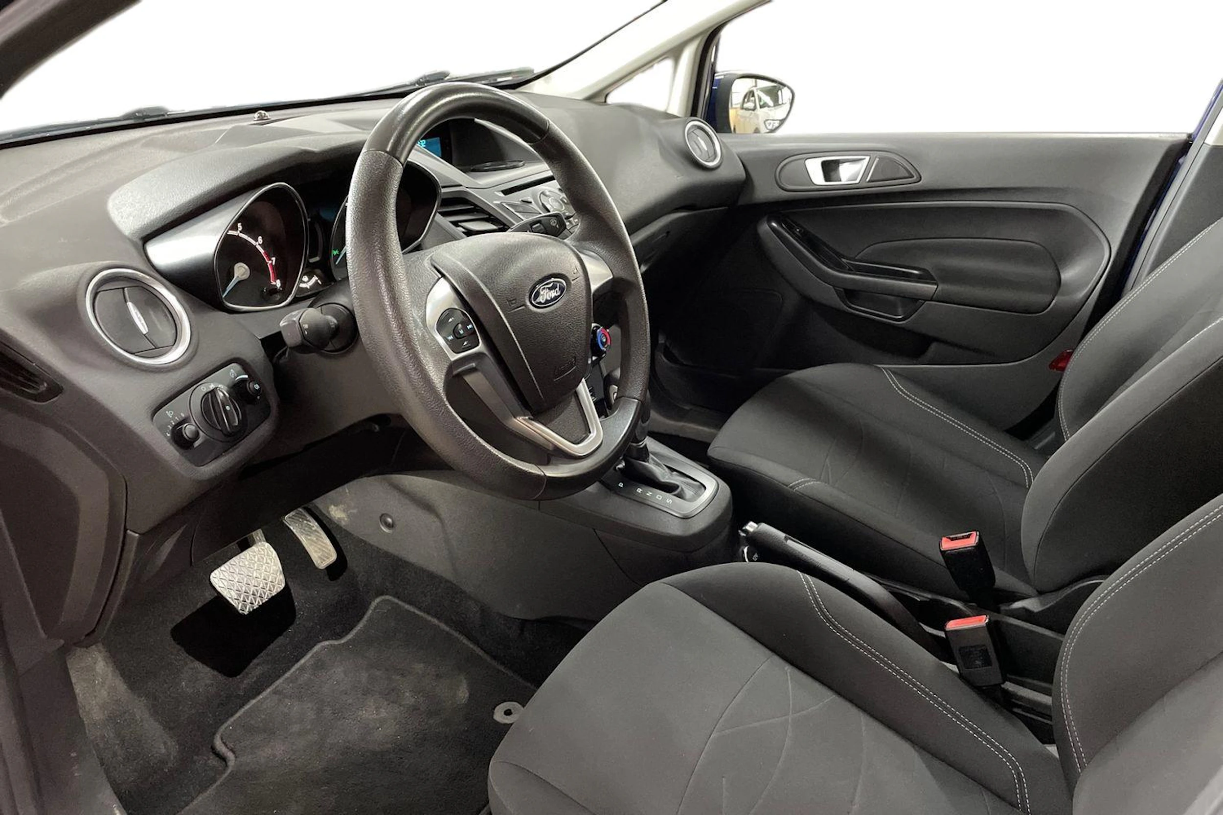 Sininen Ford FIESTA 2016 kuva 6.