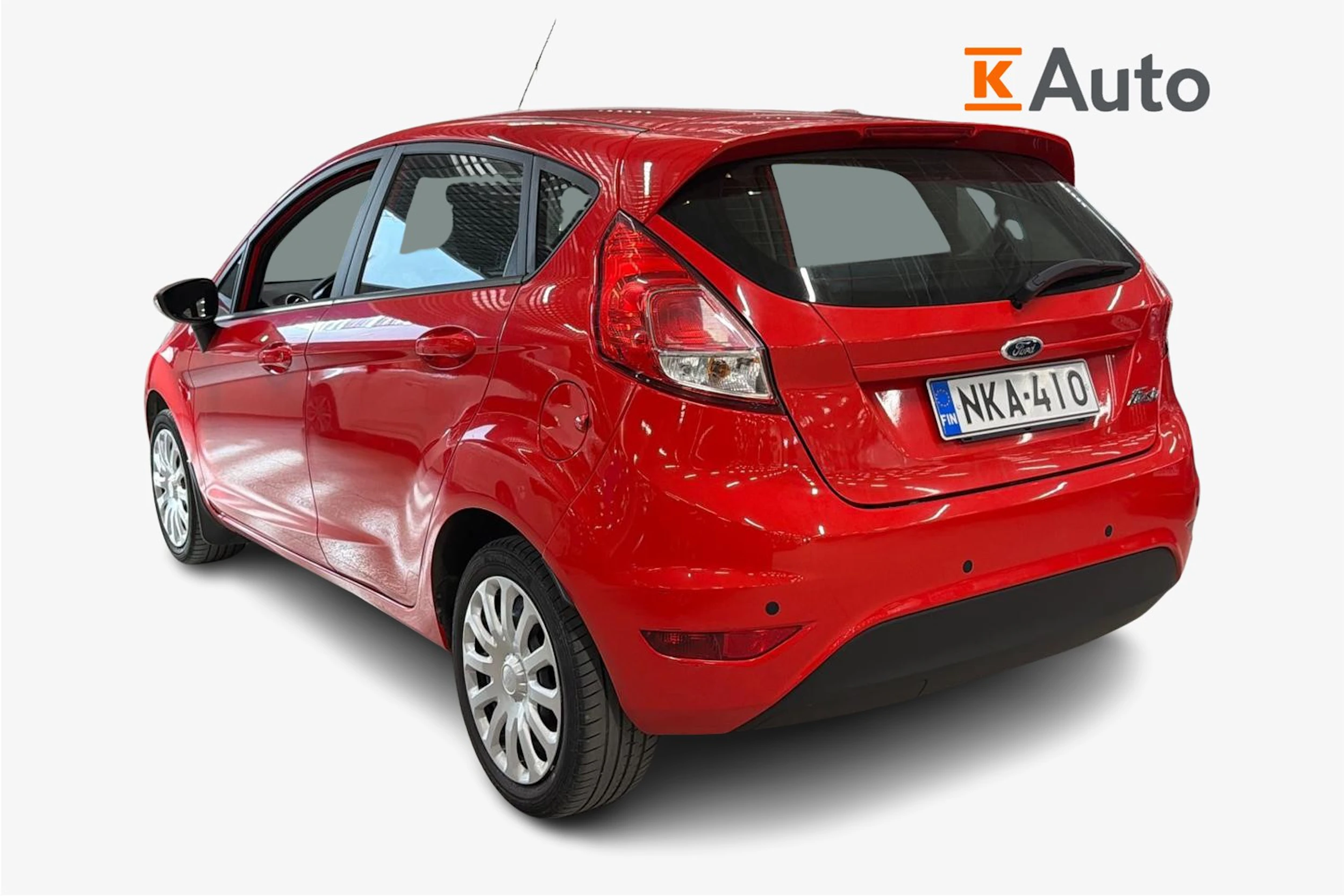 punainen Ford Fiesta 2016 kuva 2.