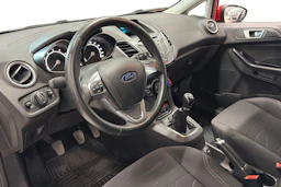 punainen Ford Fiesta 2016 kuva 3.