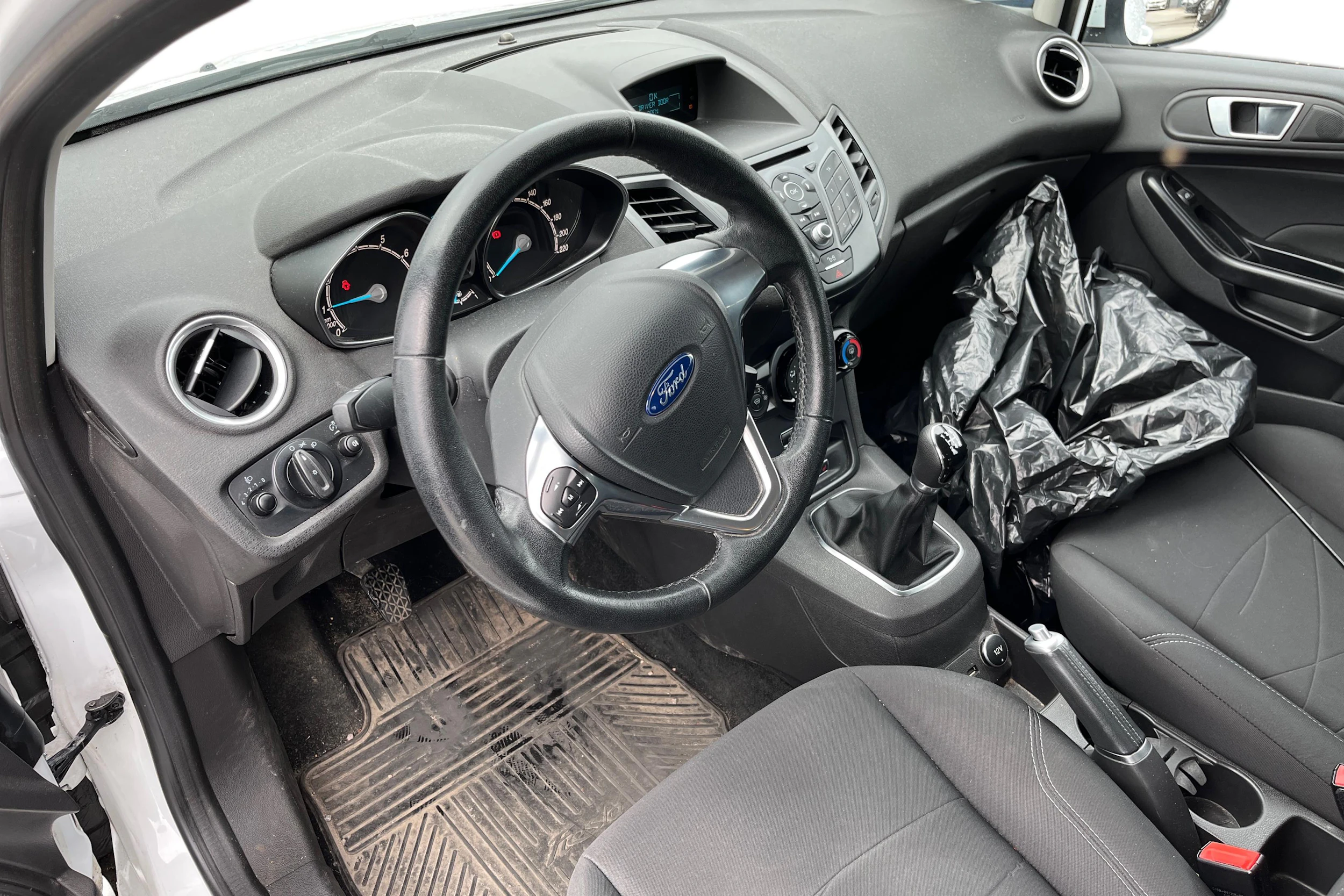 Valkoinen Ford FIESTA 2016 kuva 3.